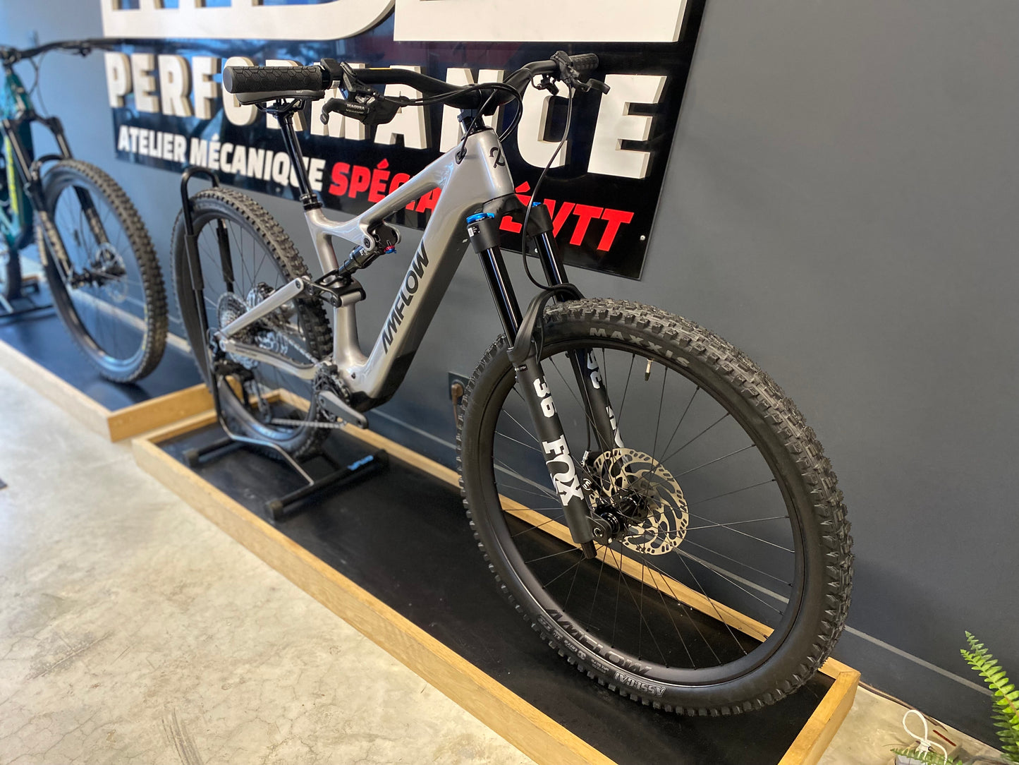 AMFLOW PL Carbon 800WH