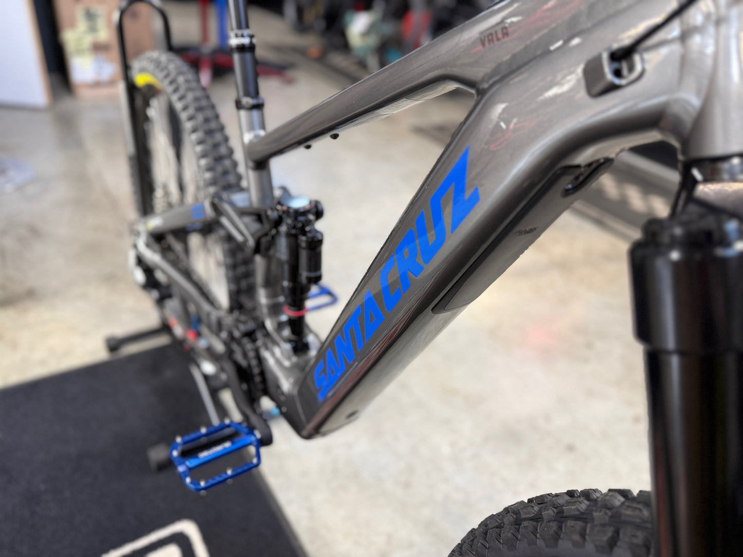 Santa Cruz Vala ALU 70 - Burgtec Blue Edition